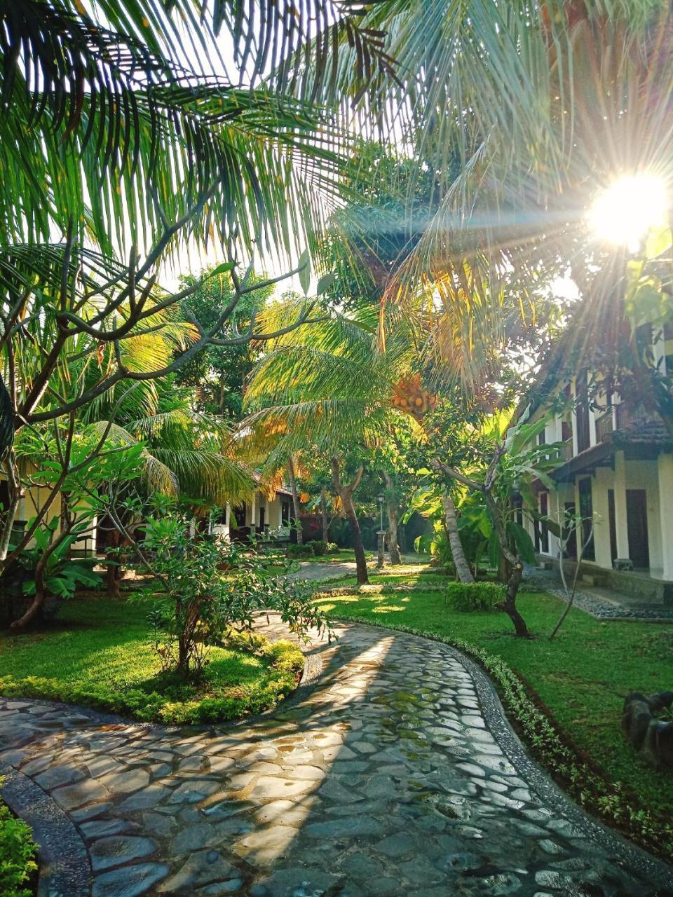 Rini Hotel โลวินา ภายนอก รูปภาพ
