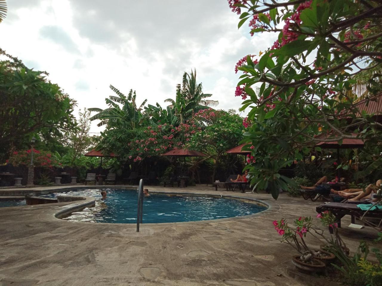 Rini Hotel โลวินา ภายนอก รูปภาพ